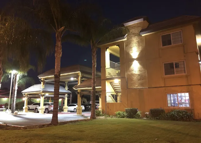 Simply Home Inn & Suites - Riverside