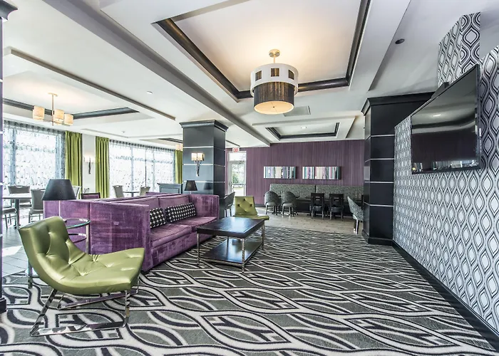 Pet Friendly hotel: Holiday Inn Express & Suites Charleston Arpt-Conv Ctr Area By Ihg