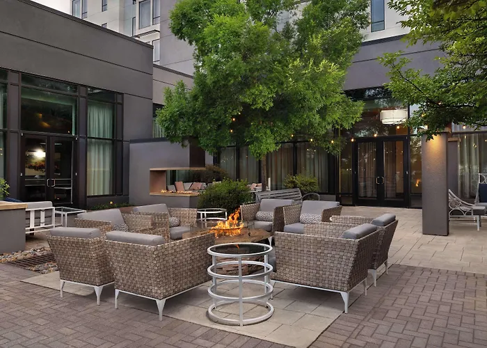 Beach hotel: Embassy Suites By Hilton Knoxville West