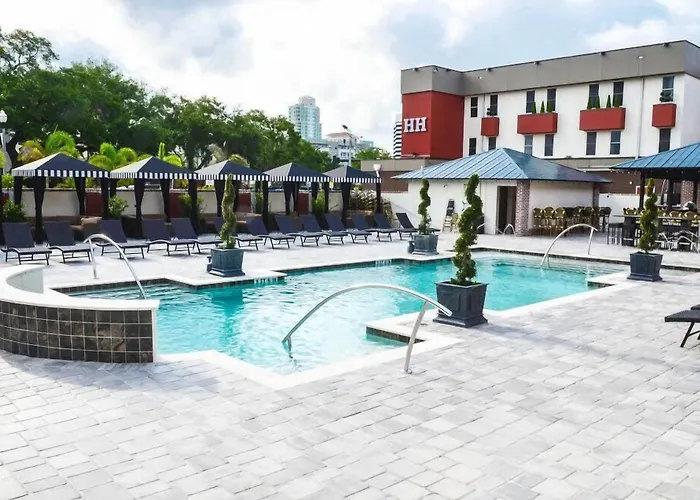 Pet Friendly hotel: Hollander Hotel - Downtown St. Petersburg