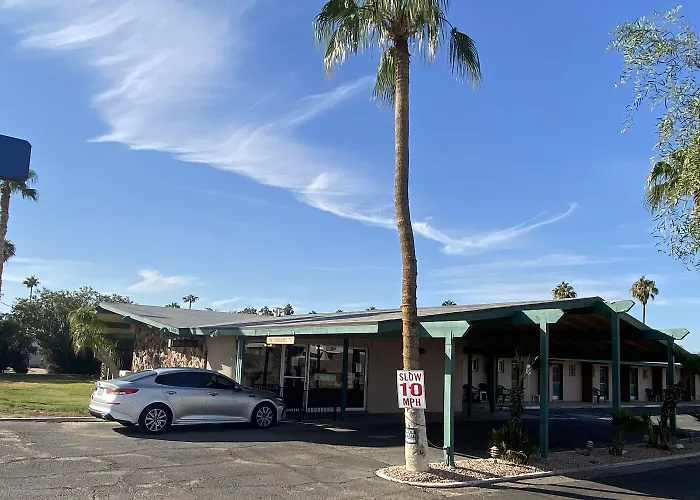 Hotel with view: Oyo Hotel Yuma Az Desert Grove