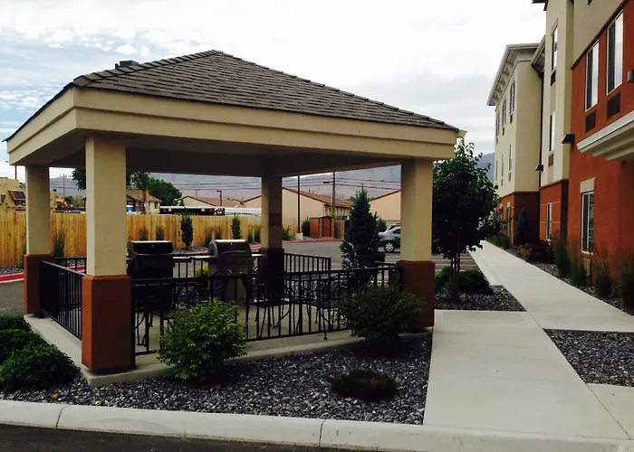 Pet Friendly hotel: Candlewood Suites Winnemucca By Ihg