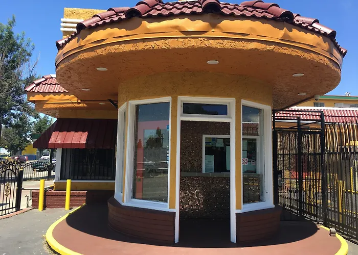 Lodge: Harris Motel