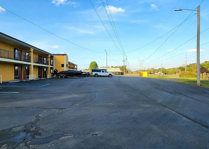 Dog friendly hotels Budgetel Inn Scottsboro