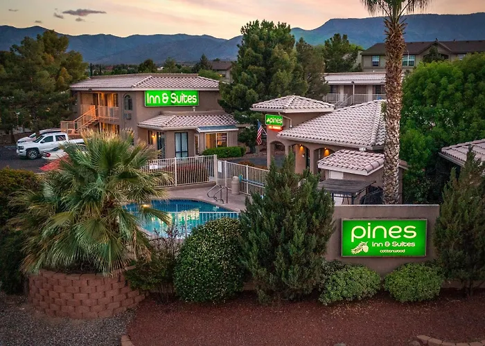 Cheap hotel: Pines Inn & Suites