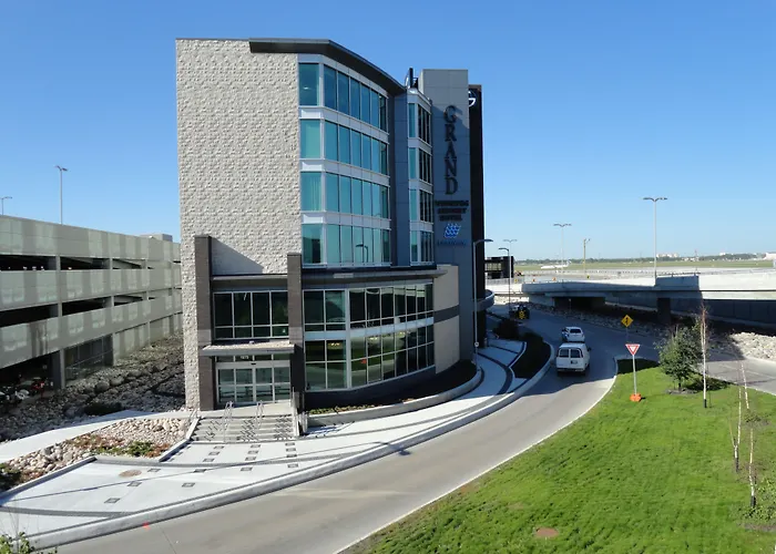 Luxury hotel only: The Grand Winnipeg Airport Hotel By Lakeview