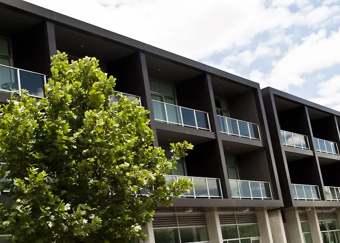 Mawson Lakes Hotel