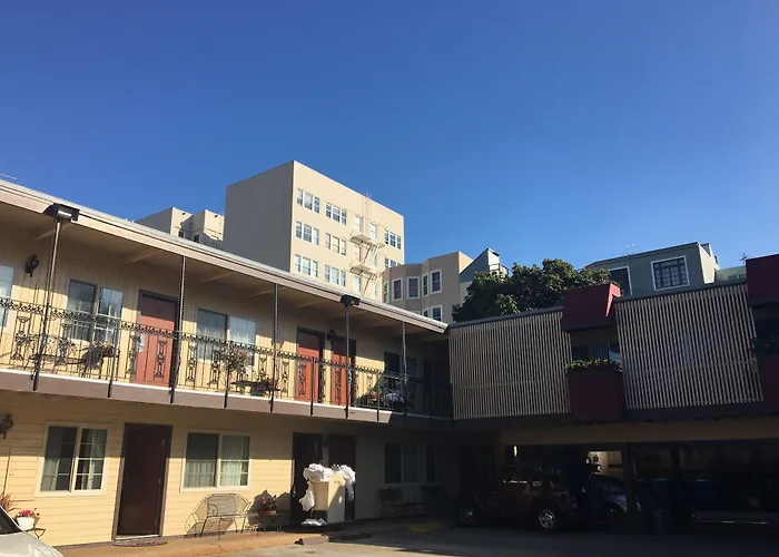 Pacific Heights Inn