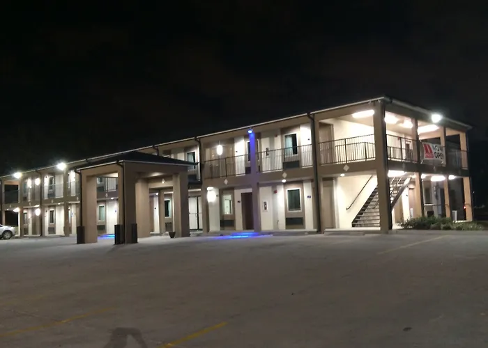 Paradise Inn & Suites