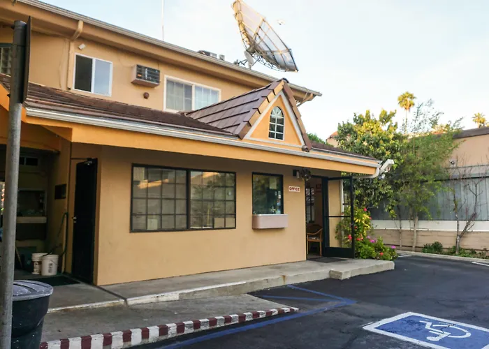 Hollywood La Brea Inn