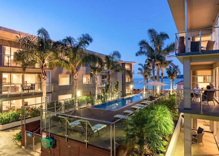 Beach hotel: Edgewater Palms Apartments