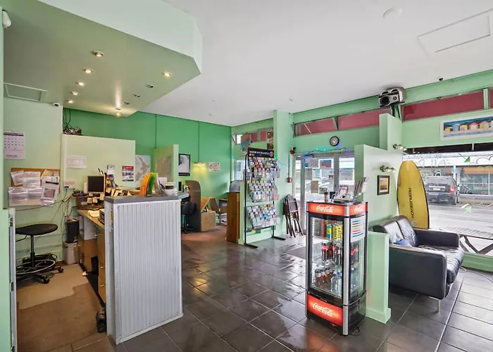 Hostel: Point Break Backpackers
