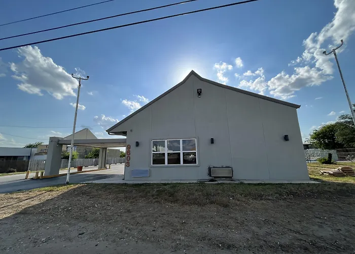 Mid Towne Inn & Suites