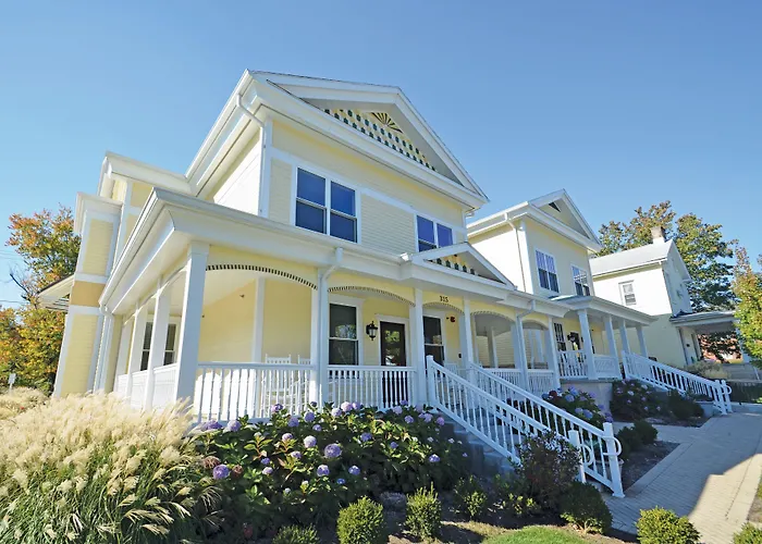 Pet Friendly hotel: Grant Street Inn - Bloomington