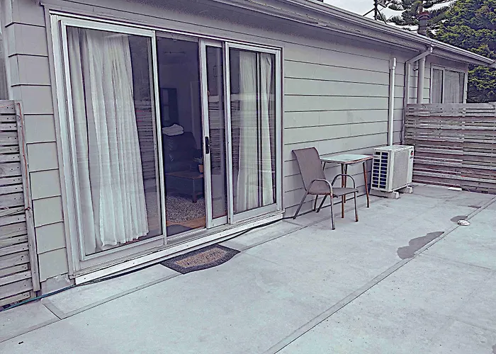 Newlands Court Motel
