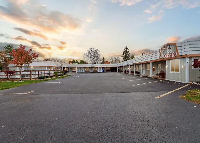 Hotel with pool: Vindel Motel