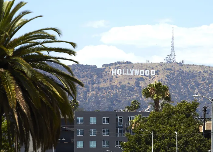 Hotel cerca del colegio: Mama Shelter La Hollywood