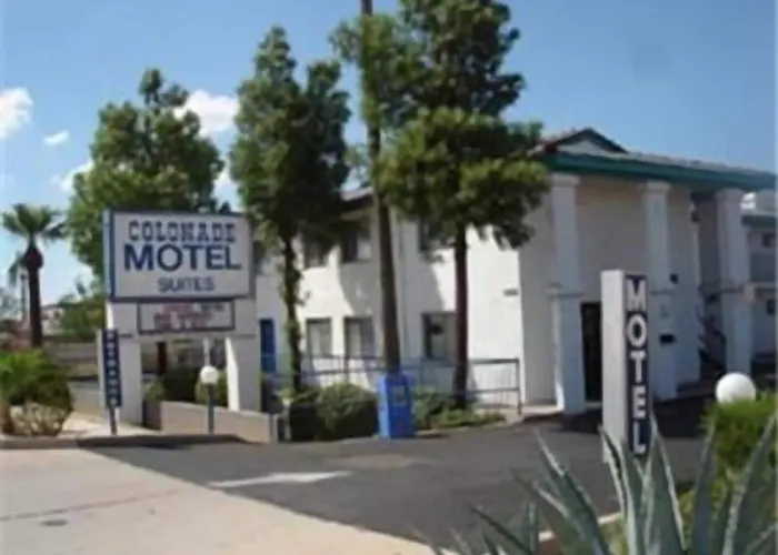 Colonade Motel Suites