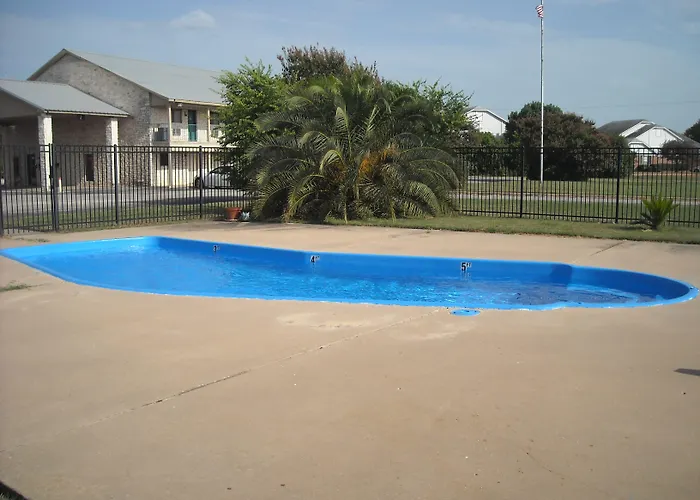 Resort: Bastrop Inn