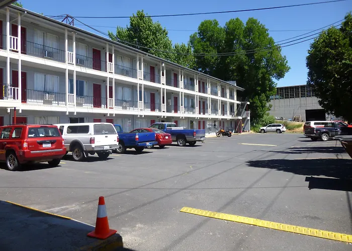 Pet Friendly hotel: Cougar Land Motel