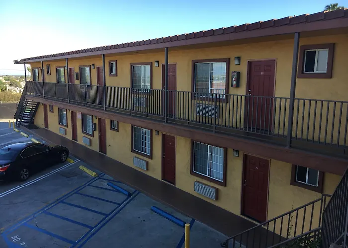 Resort: Satellite Motel, Los Angeles - Lax