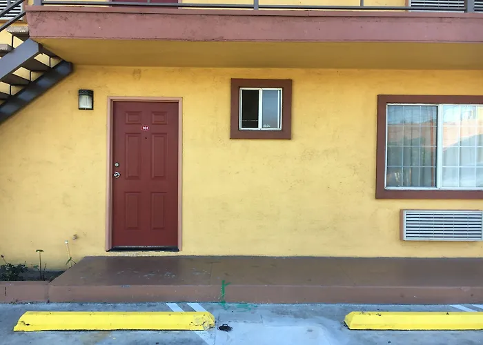 Resort: Satellite Motel, Los Angeles - Lax