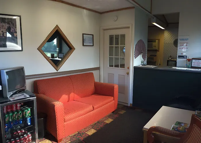 Luxury hotel only: Economy Inn Bloomington