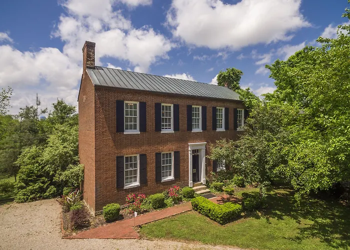 Bourbon Manor Inn