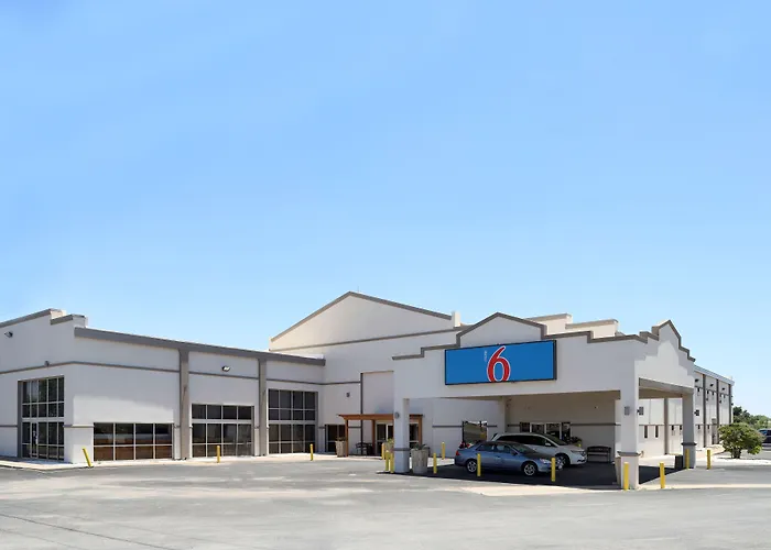 Hotel near College: Motel 6-Snyder, Tx