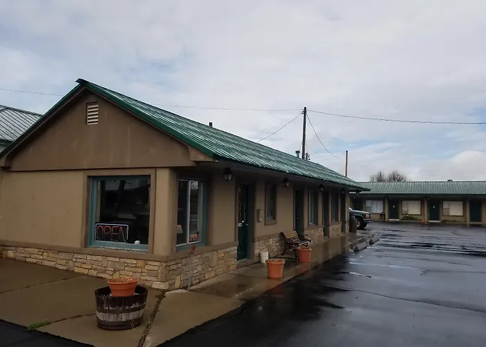 Central hotel: Lamplighter Lodge