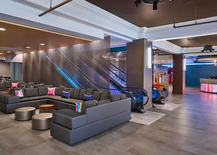  Aloft Houston Downtown