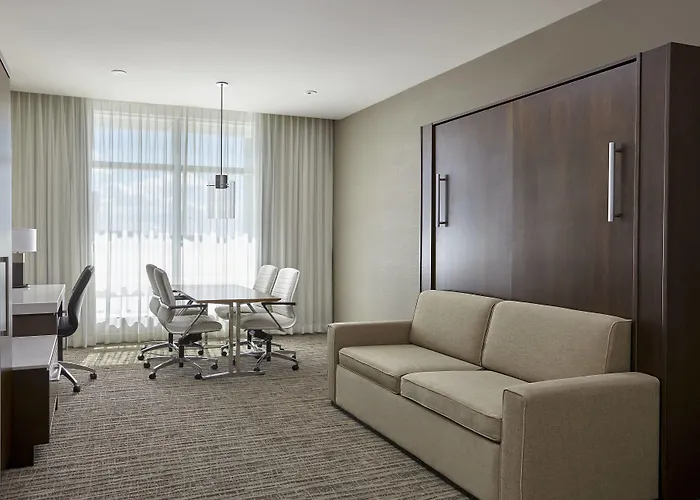 Hotel with Tennis: Calgary Airport Marriott In-Terminal Hotel