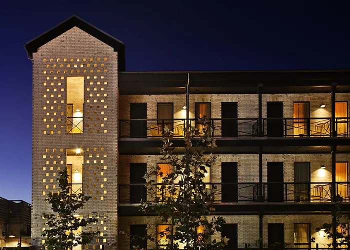 Pet Friendly hotel: Cavalry Court, By Valencia Hotel Collection