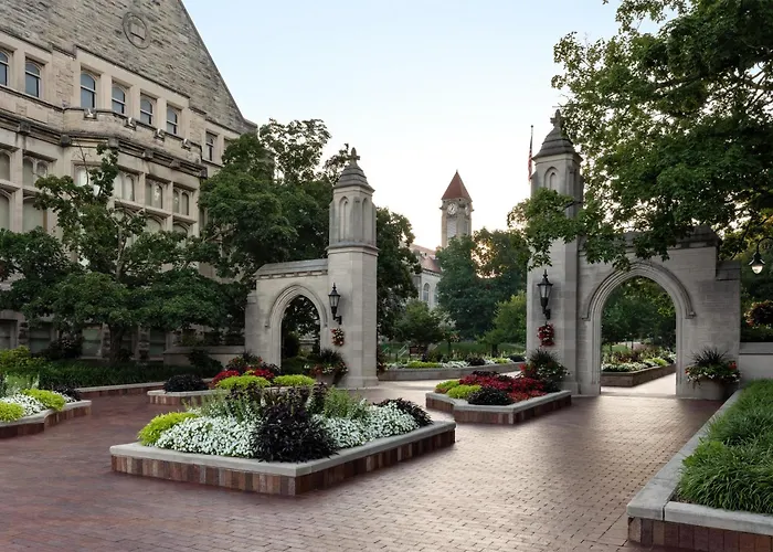 Hotel with pool: Hyatt Place Bloomington Indiana