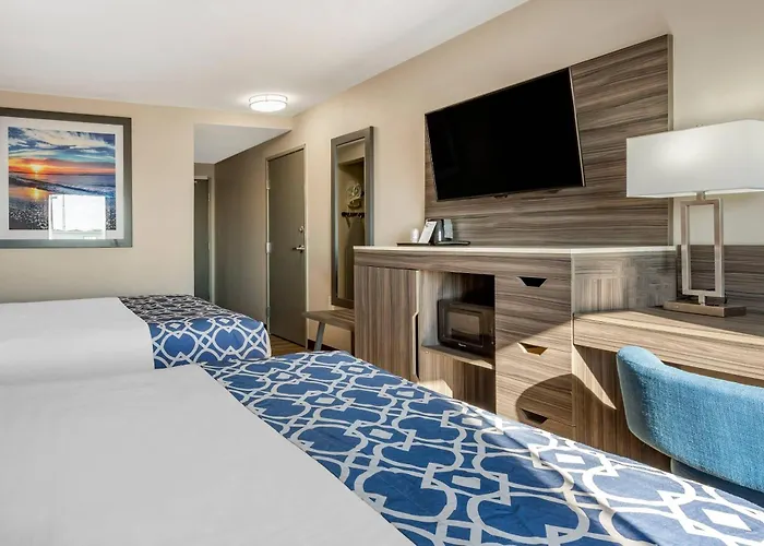 Luxury hotel only: The Waves Hotel, An Ascend Collection Hotel