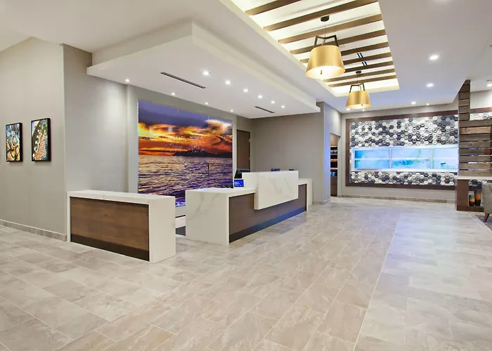 Hotel with Tennis: Springhill Suites By Marriott Huntington Beach Orange County