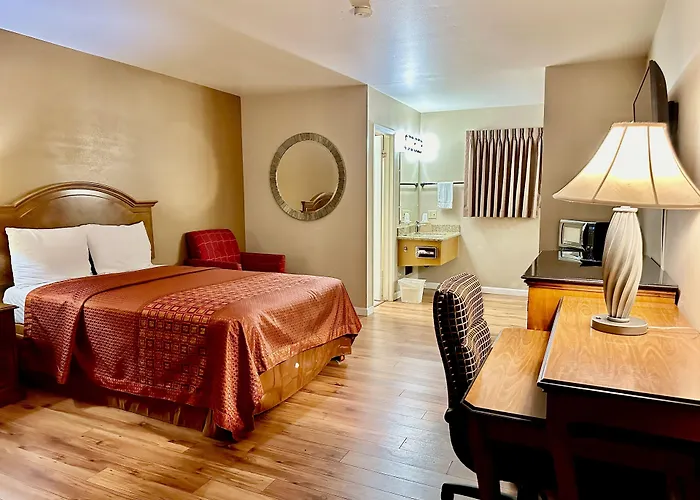 Hotel with view: Franciscan Inn Motel