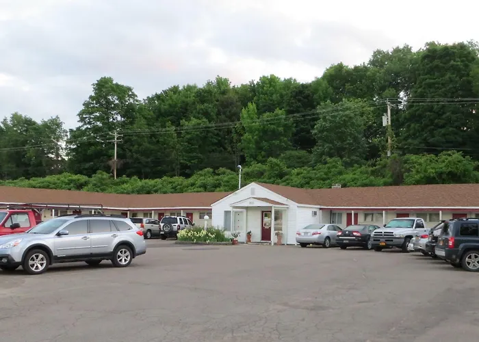 Hotel with view: Cortland Motel