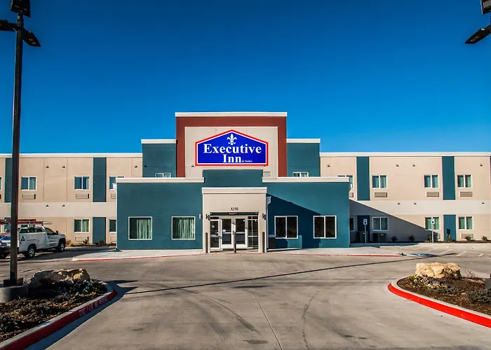 Pet Friendly hotel: Executive Inn Fort Worth West