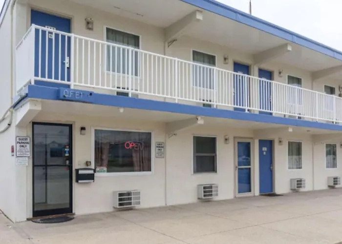 Hotel near College: Flamingo Motel