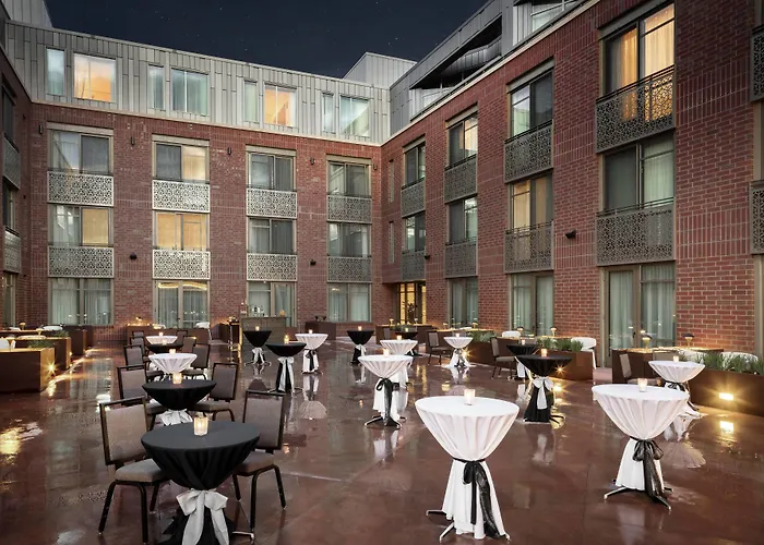Resort: The Elizabeth Hotel, Autograph Collection