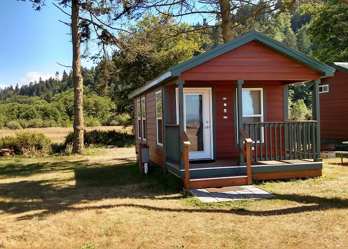 Beach hotel: Crescent Beach And Rv Park