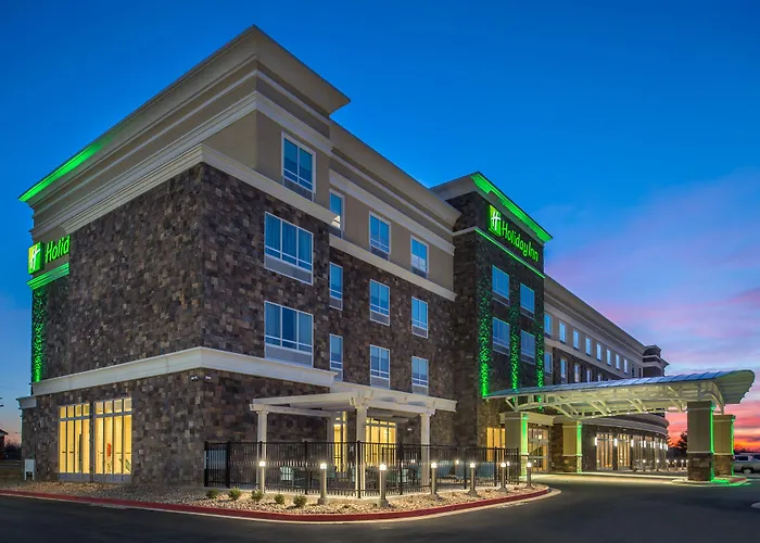 Pet Friendly hotel: Holiday Inn Joplin By Ihg