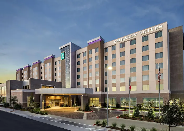 Hotel near College: Embassy Suites By Hilton College Station