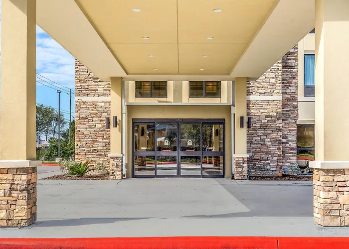 Hotel with pool: Comfort Suites