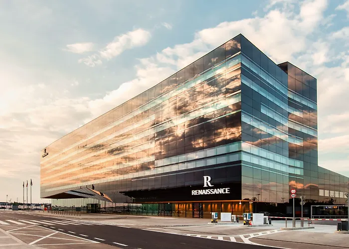 Hotel con piscina: Renaissance Warsaw Airport Hotel