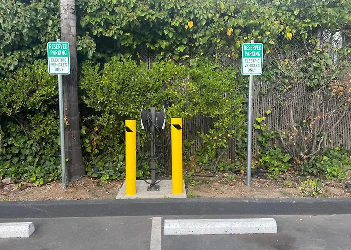 Hotel with Tennis: Bay Breeze Inn