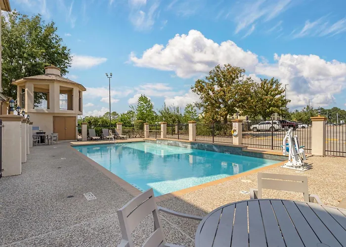 Best Western Plus North Houston Inn & Suites