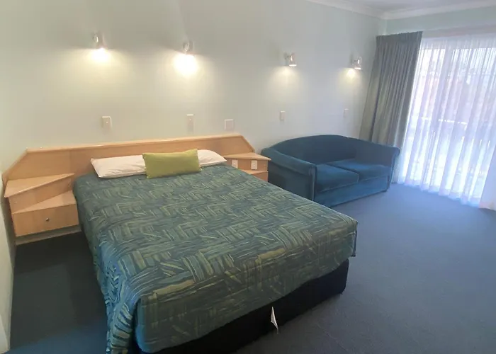 Runaway Bay Motor Inn