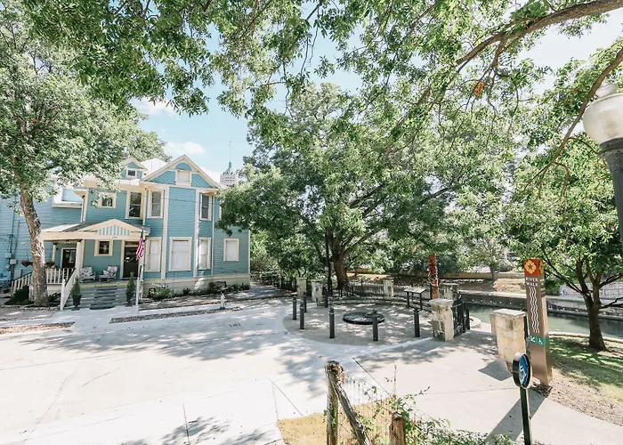 Bed and Breakfast Inn On The Riverwalk